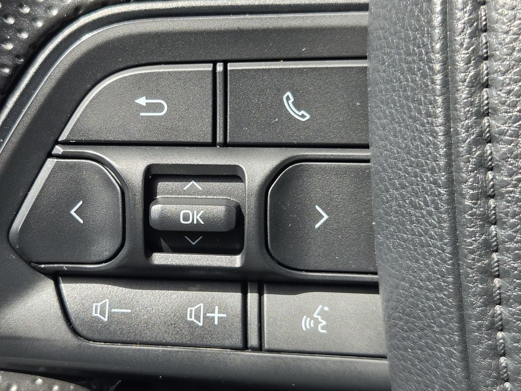 Used 2025 Toyota Tacoma SR5 AWD/4WD image 23
