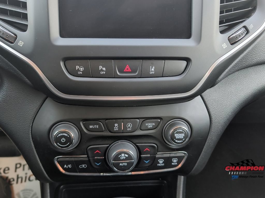Used 2023 Jeep Cherokee Altitude Lux AWD/4WD image 34