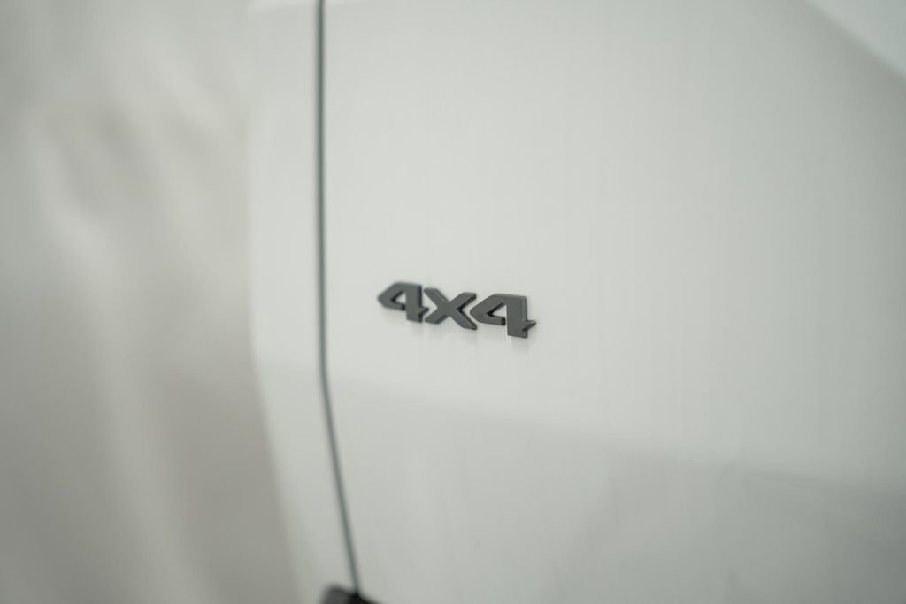 New 2026 Jeep Cherokee Overland w/ Trailer Tow Group AWD/4WD image 7