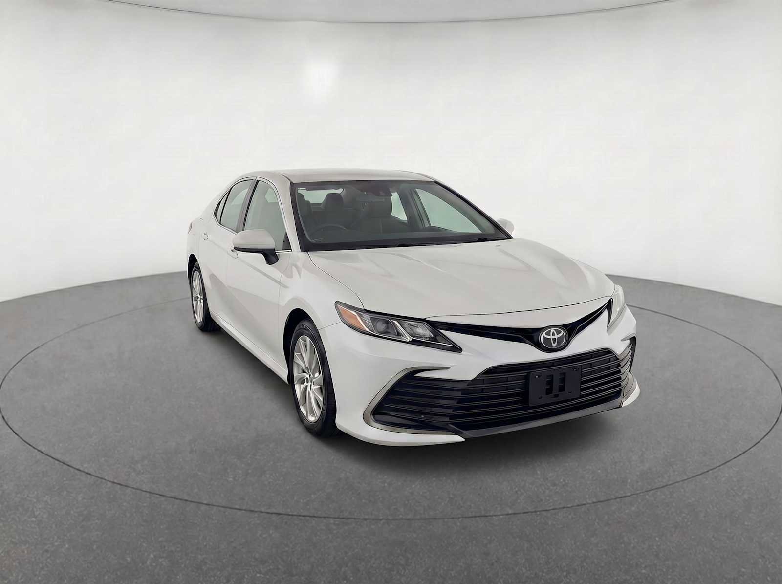 Used 2024 Toyota Camry LE image 3
