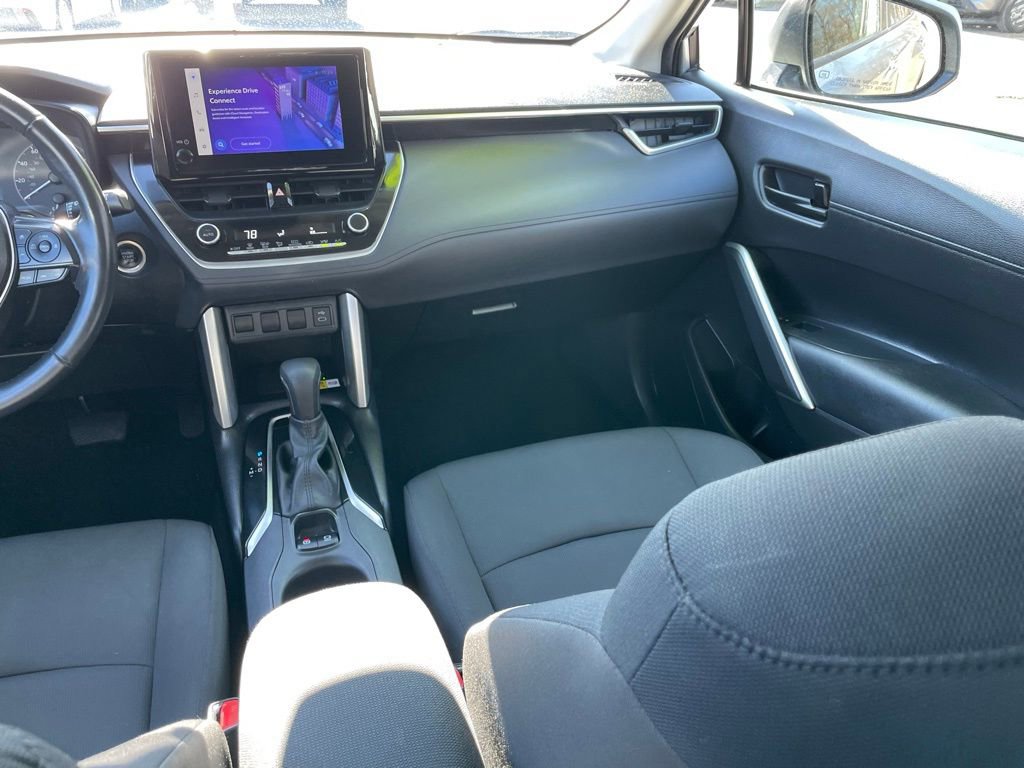 Used 2023 Toyota Corolla Cross LE w/ Moonroof Package image 9