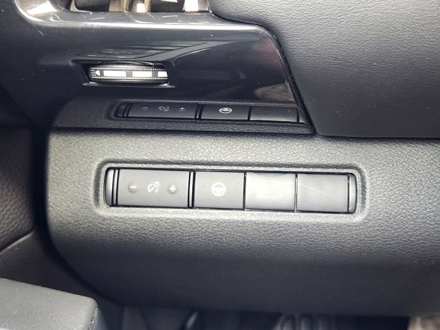 Used 2024 Nissan Pathfinder SV FWD image 25