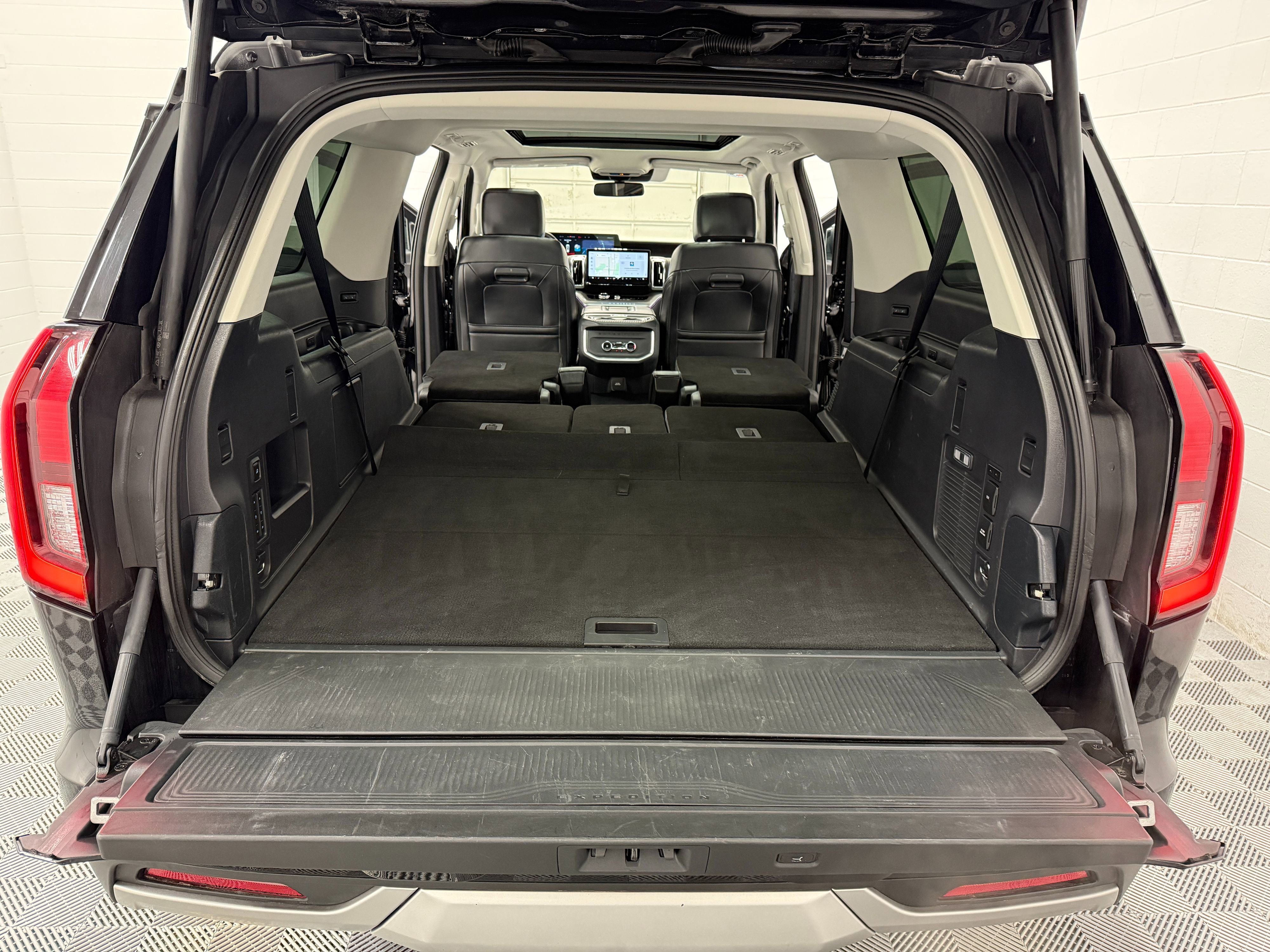 Used 2025 Ford Expedition Max Platinum AWD/4WD image 41