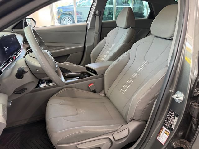 Used 2024 Hyundai Elantra SEL FWD image 5