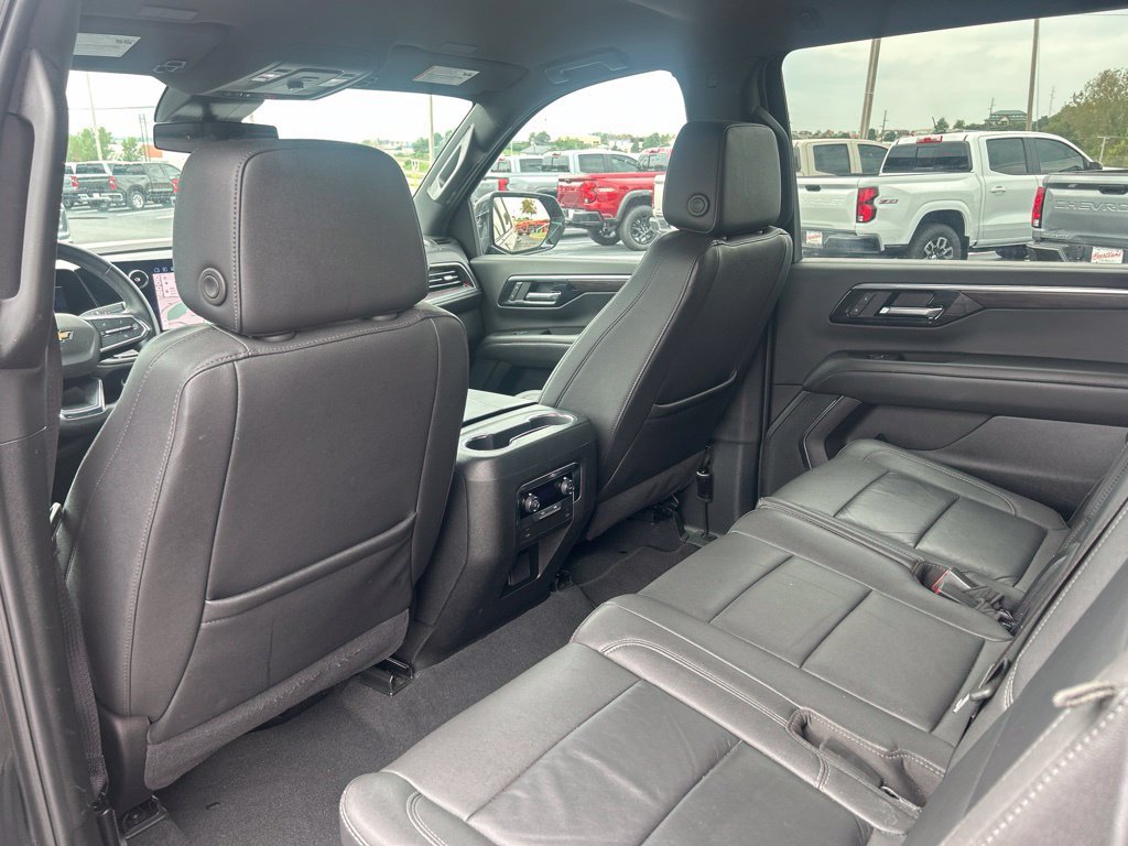 Used 2025 Chevrolet Suburban LT AWD/4WD image 37