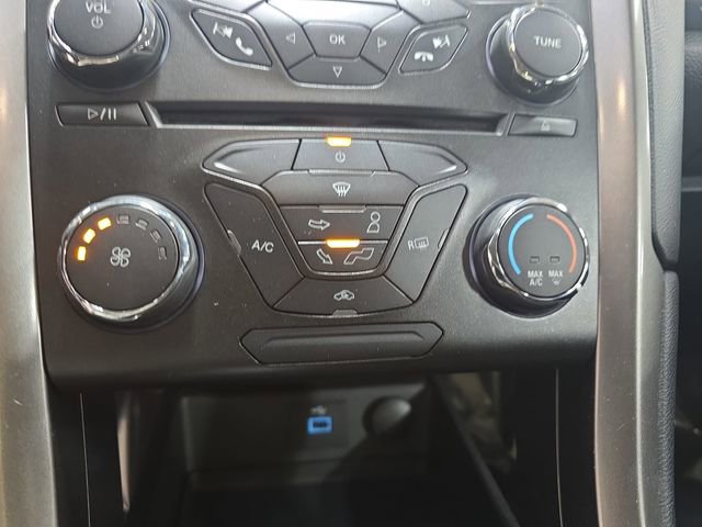 Used 2017 Ford Fusion SE image 22
