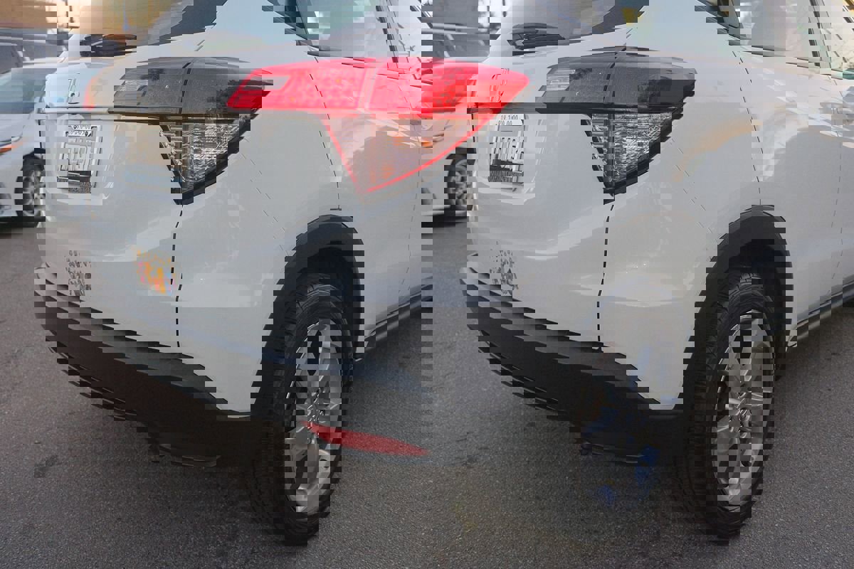 Used 2017 Honda HR-V LX image 36