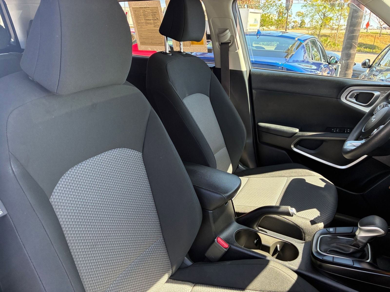 Used 2025 Kia Soul LX w/ LX Technology Package image 34