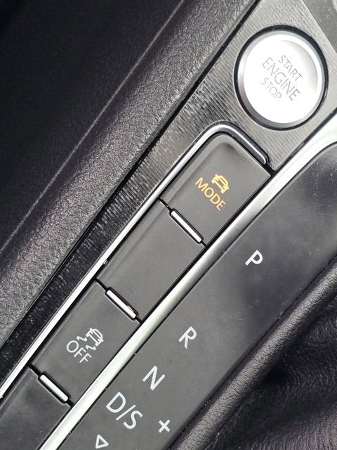 Used 2016 Volkswagen GTI SE w/ Lighting Package (SEL) FWD image 24