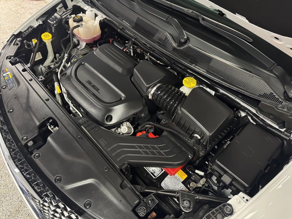 Used 2024 Chrysler Pacifica Touring-L image 33