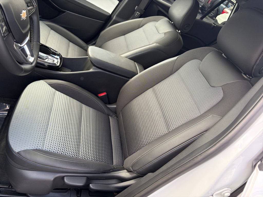 Used 2025 Chevrolet Trax LT w/ LT Convenience Package FWD image 15