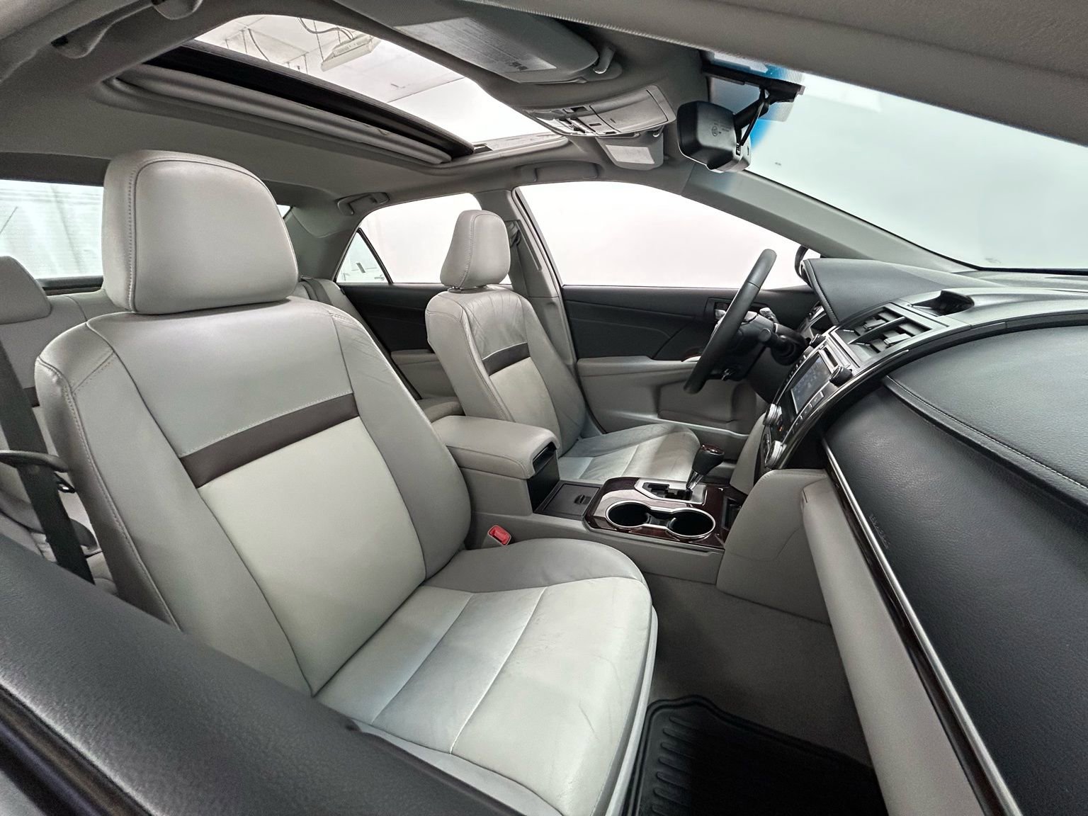 Used 2013 Toyota Camry XLE w/ Leather Pkg image 40