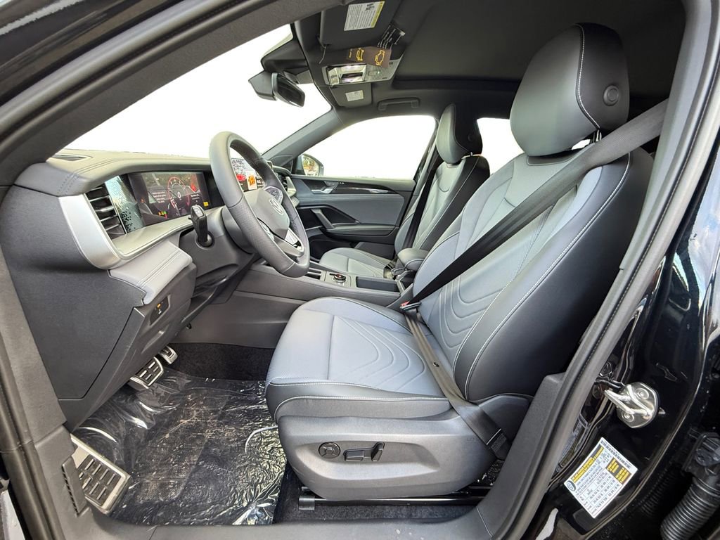 New 2026 Volkswagen Tiguan SE R-Line image 9