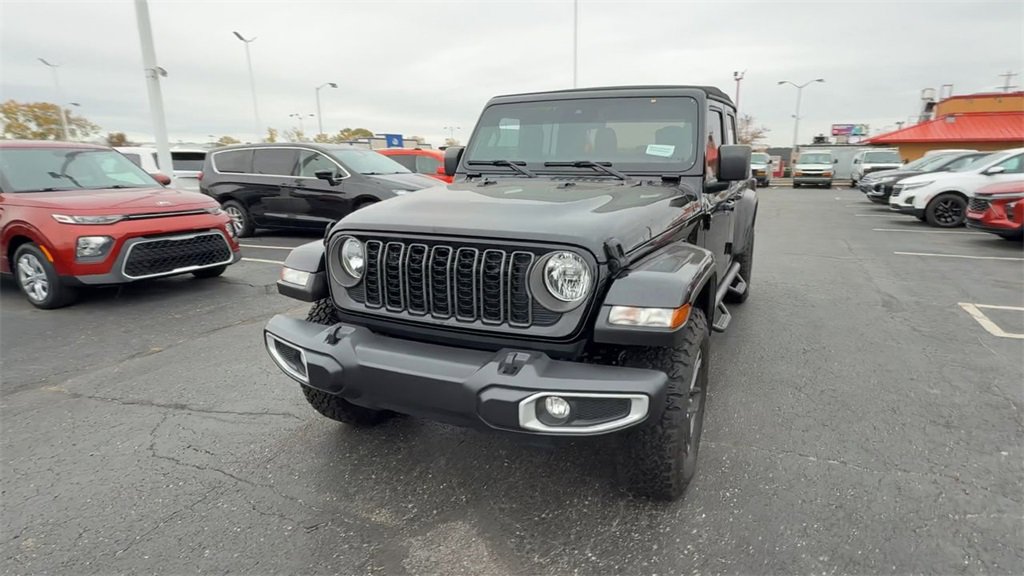 Used 2024 Jeep Gladiator Sport image 3
