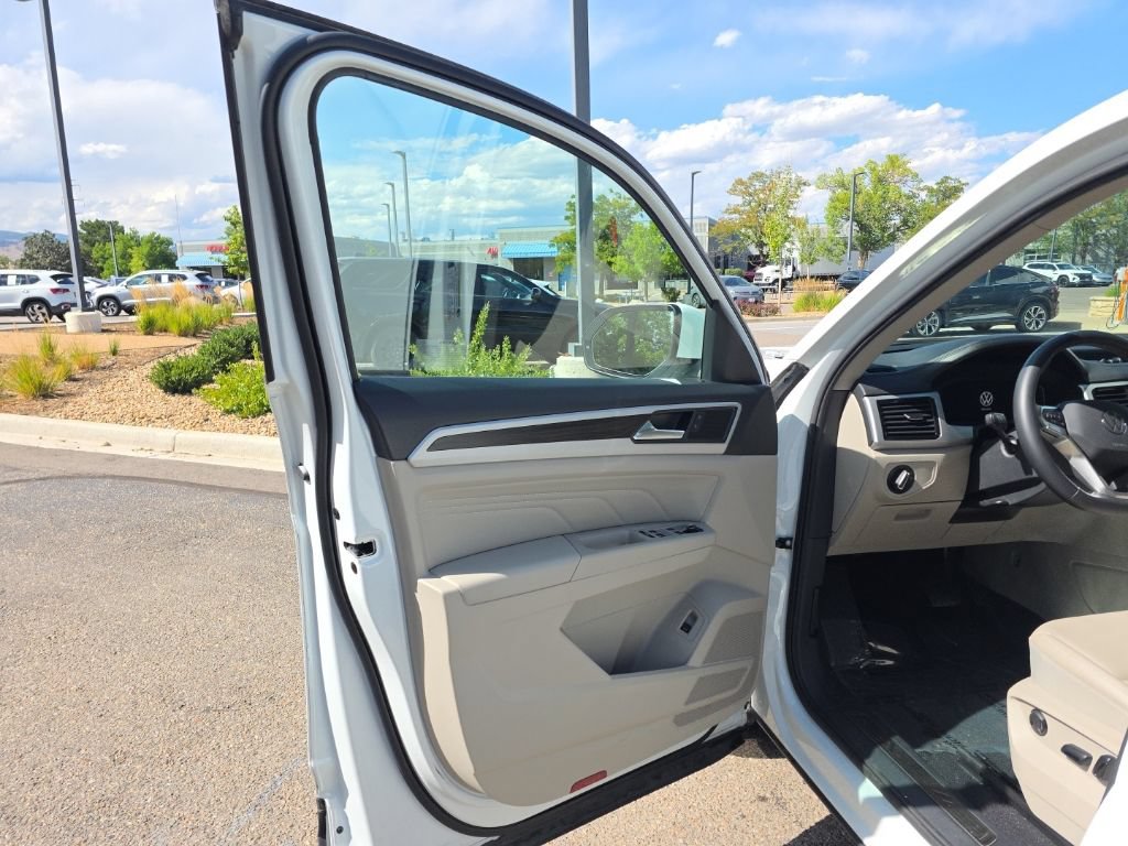 Used 2023 Volkswagen Atlas SE w/ Panoramic Sunroof Package AWD/4WD image 10