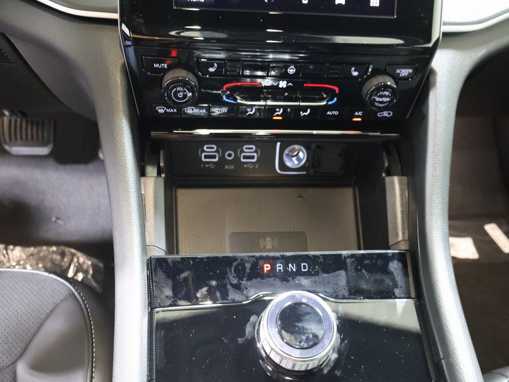 New 2025 Jeep Grand Cherokee Altitude image 24