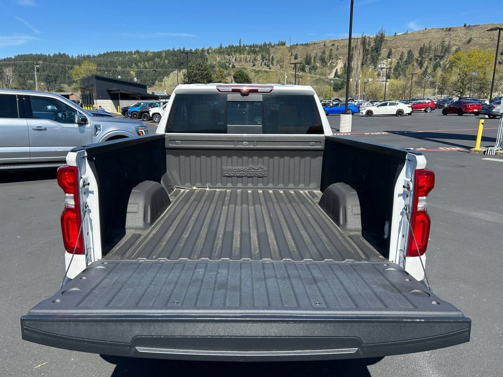 Used 2022 Chevrolet Silverado 1500 High Country w/ Technology Package AWD/4WD image 25