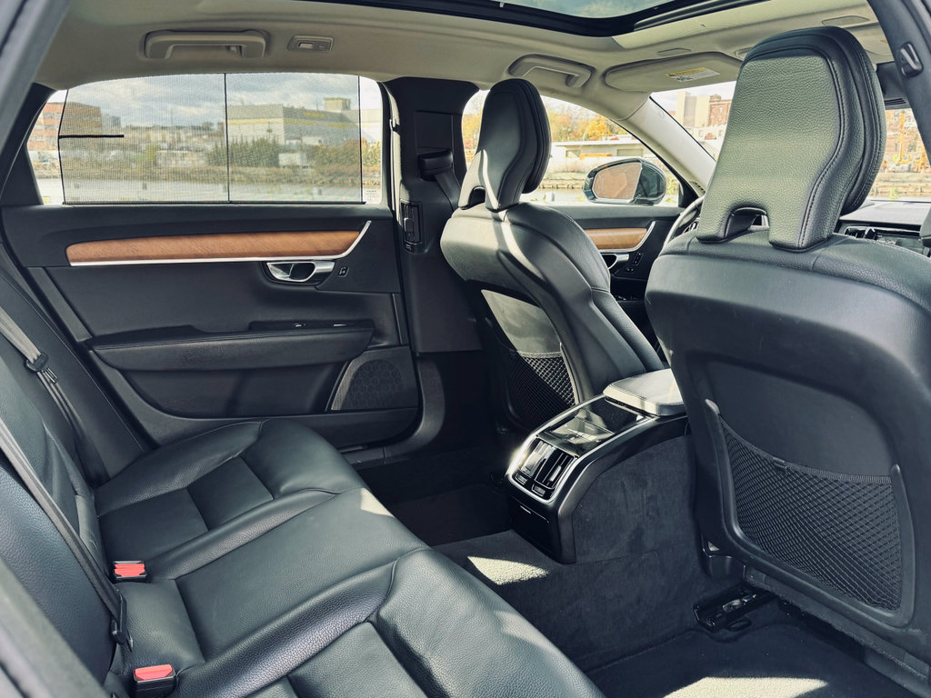 Used 2022 Volvo S90 B6 Momentum image 24