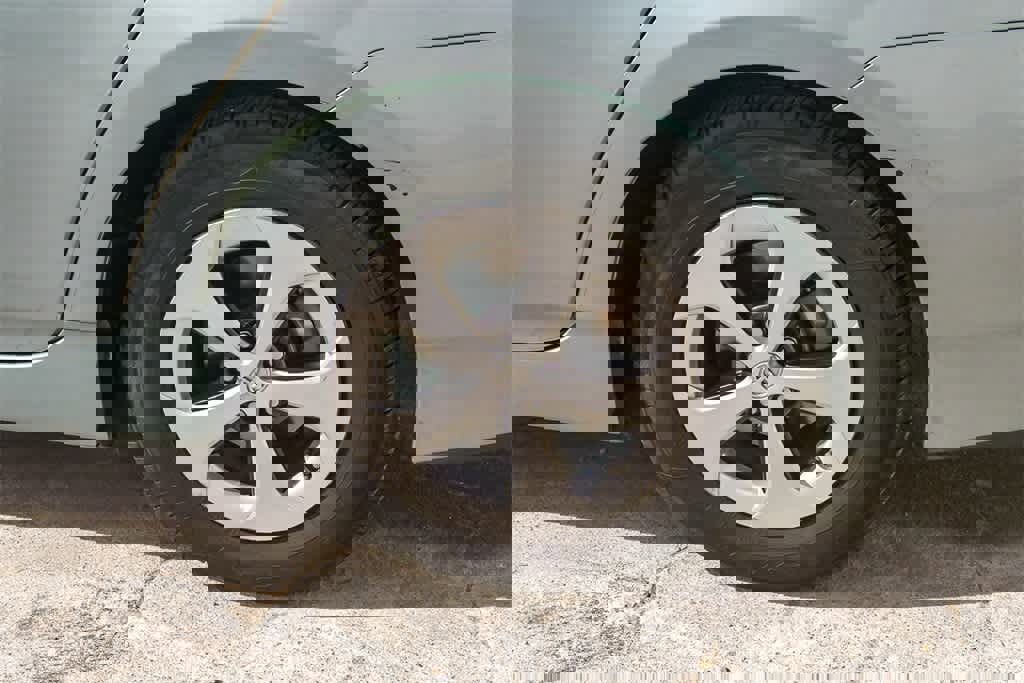 Used 2012 Toyota Prius Four w/ Deluxe Solar Roof Pkg image 6