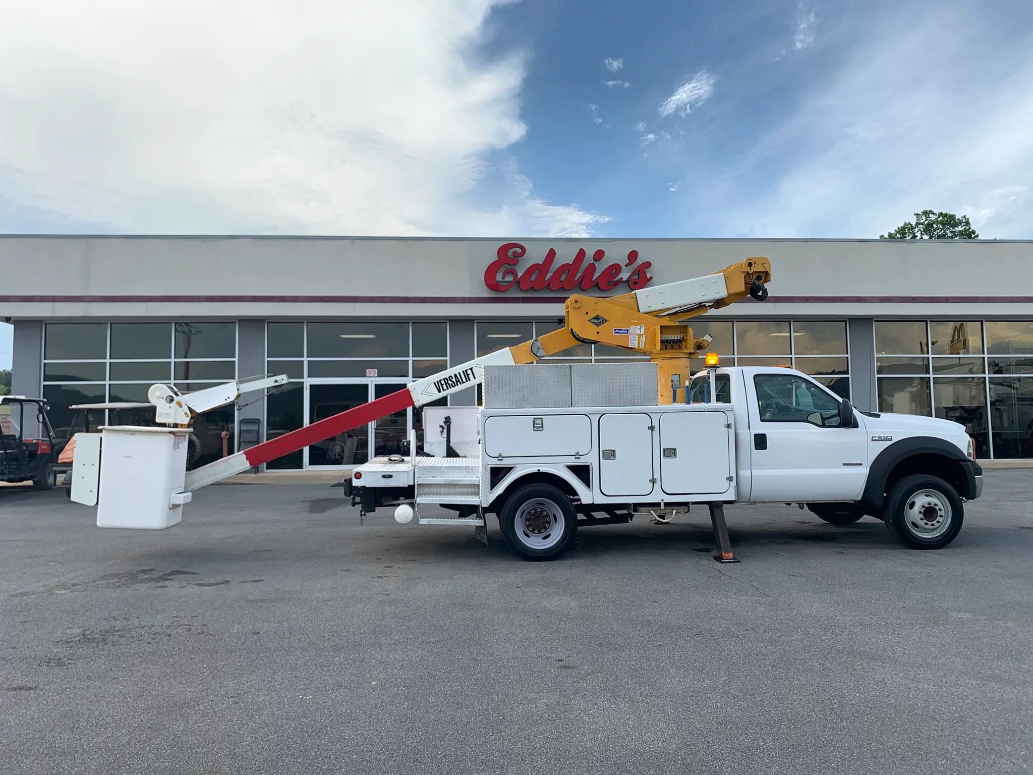 Used 2006 Ford F550 2WD Regular Cab Super Duty image 32