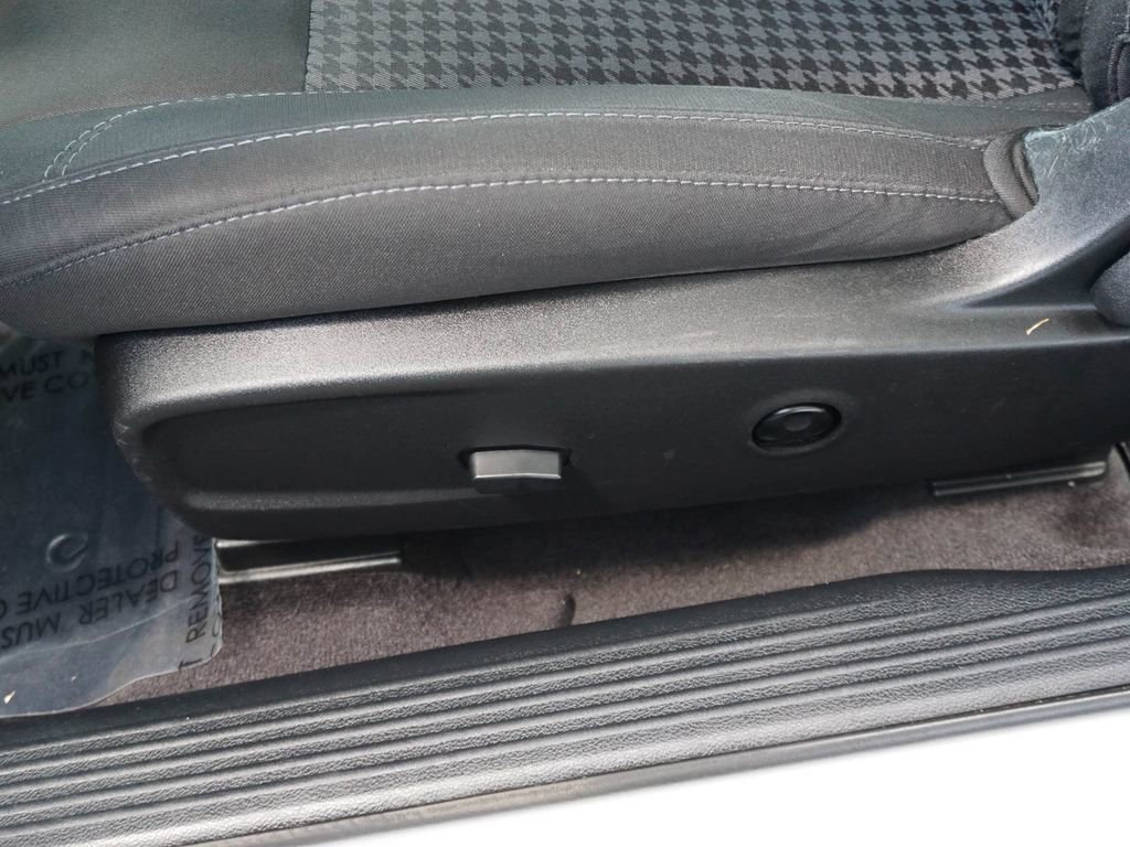 Used 2017 Dodge Challenger SXT RWD image 20