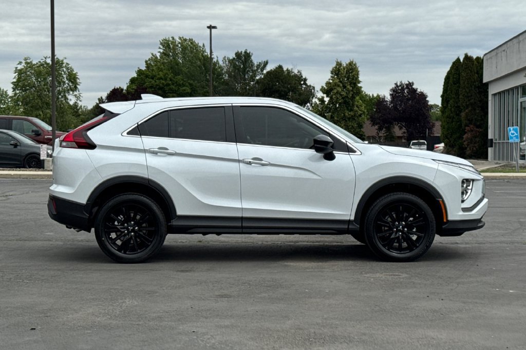 New 2026 Mitsubishi Eclipse Cross LE AWD/4WD image 3