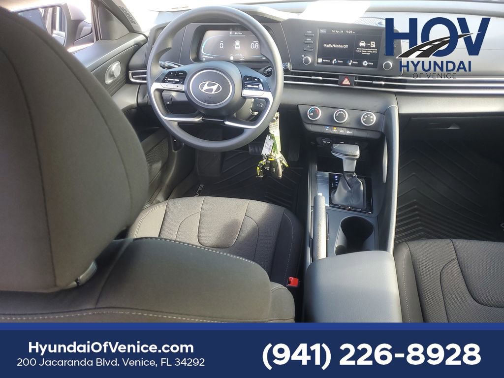 Certified 2026 Hyundai Elantra SE FWD image 19