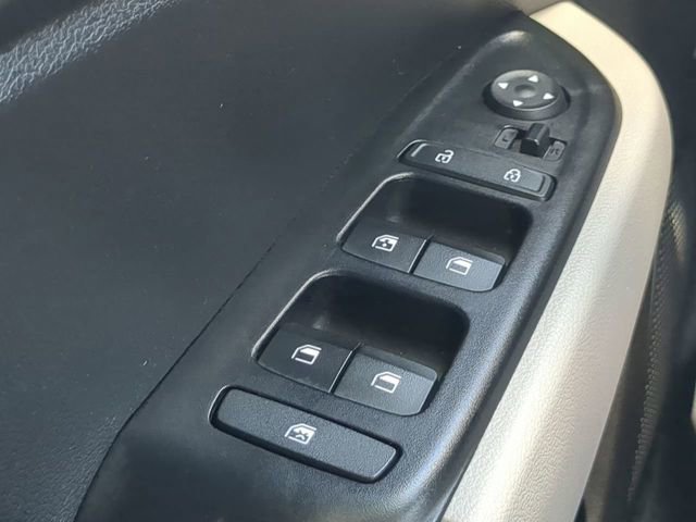 Used 2025 Hyundai Venue SEL FWD image 23