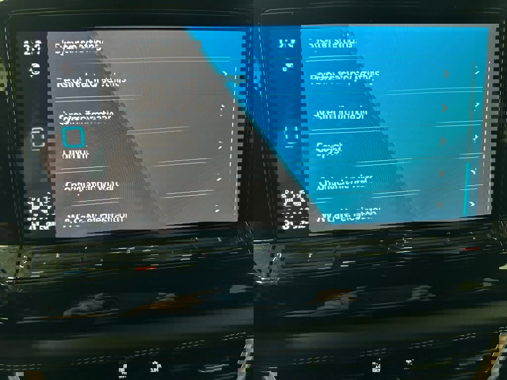 Used 2025 Volkswagen Atlas Cross Sport SE image 37