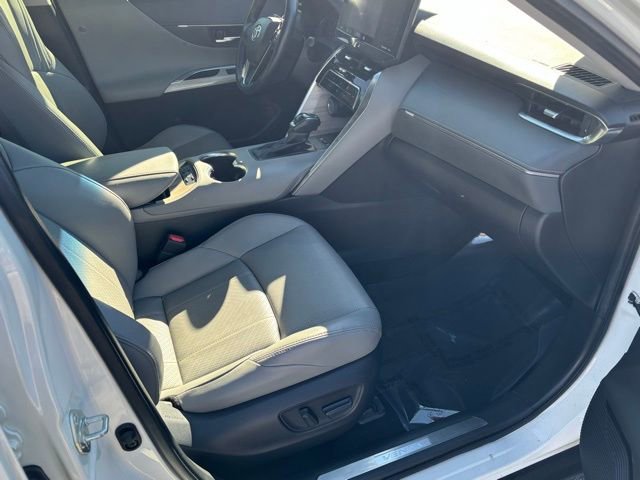 Used 2021 Toyota Venza Limited image 24