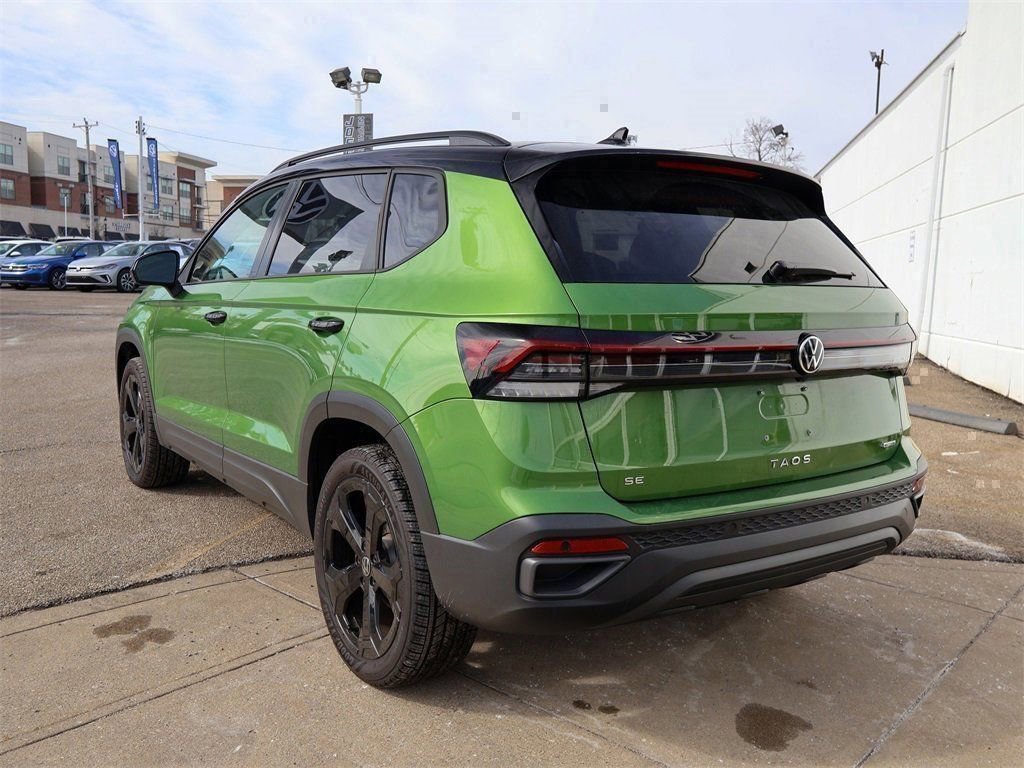 New 2025 Volkswagen Taos SE image 3