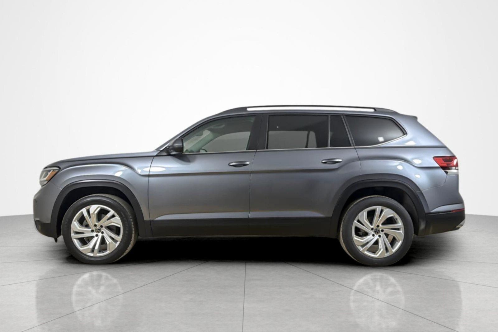 Used 2023 Volkswagen Atlas SE AWD/4WD image 2