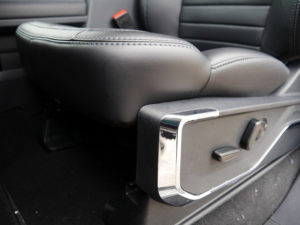 Used 2026 Ford F350 Platinum AWD/4WD image 13