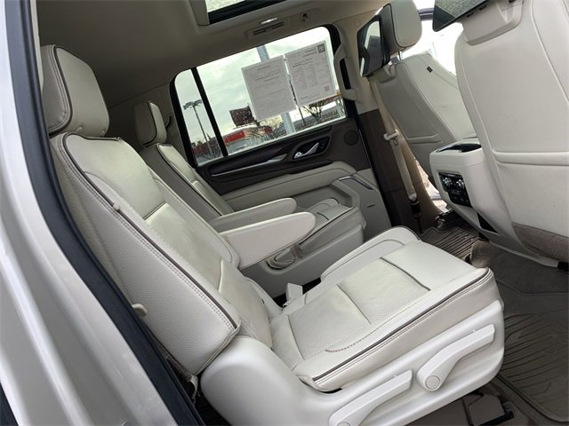 Used 2021 GMC Yukon XL Denali w/ Denali Premium Package image 12