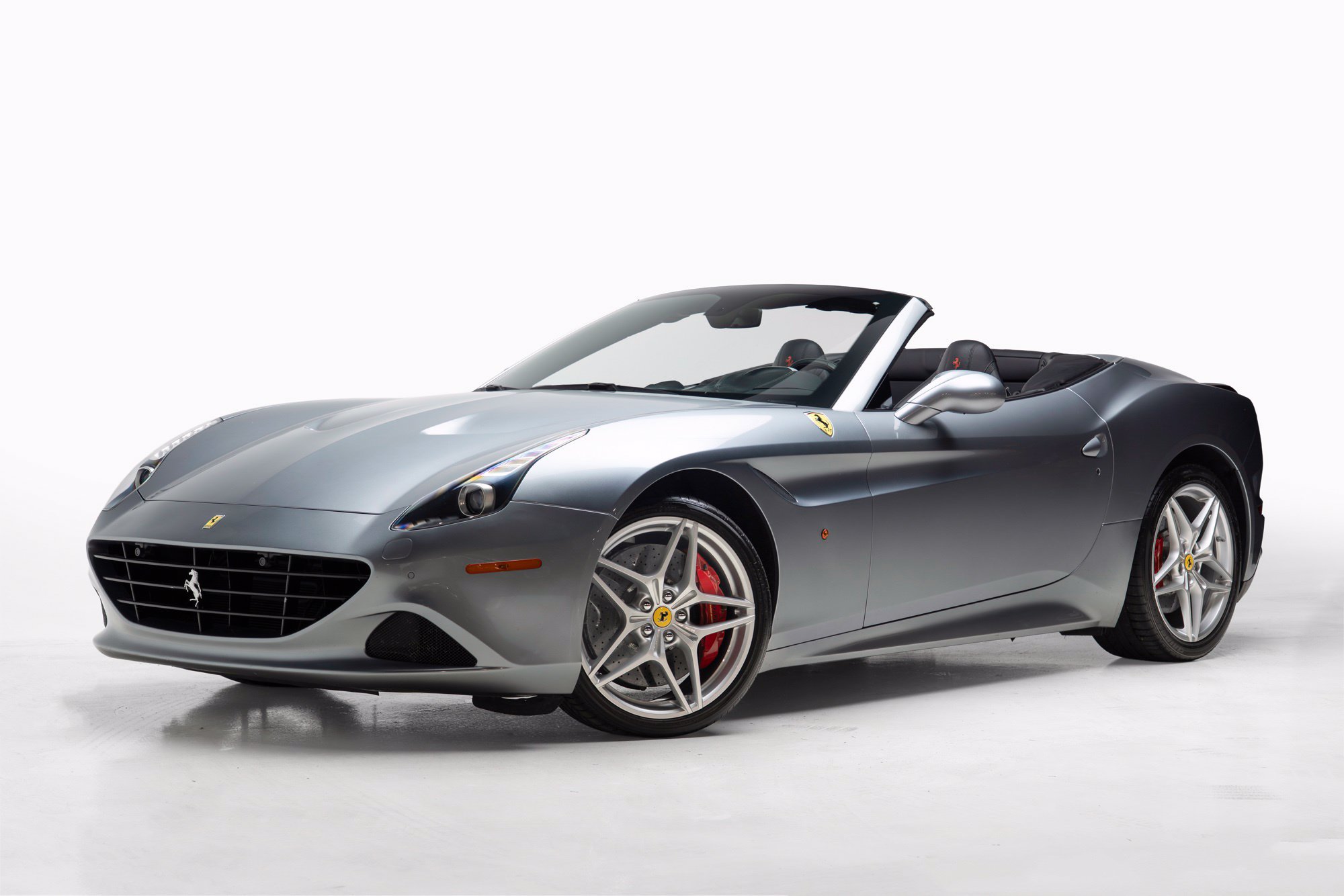 Used 2016 Ferrari California T RWD image 4