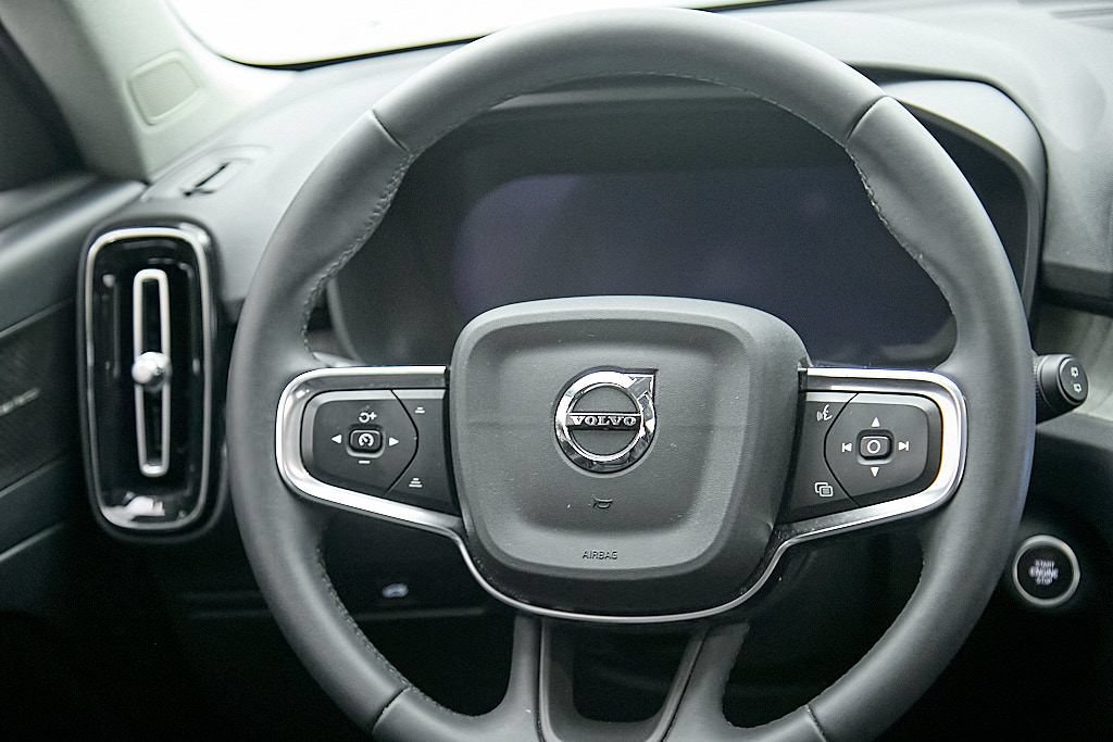 Certified 2024 Volvo XC40 B5 Ultimate w/ Climate Package AWD/4WD image 24