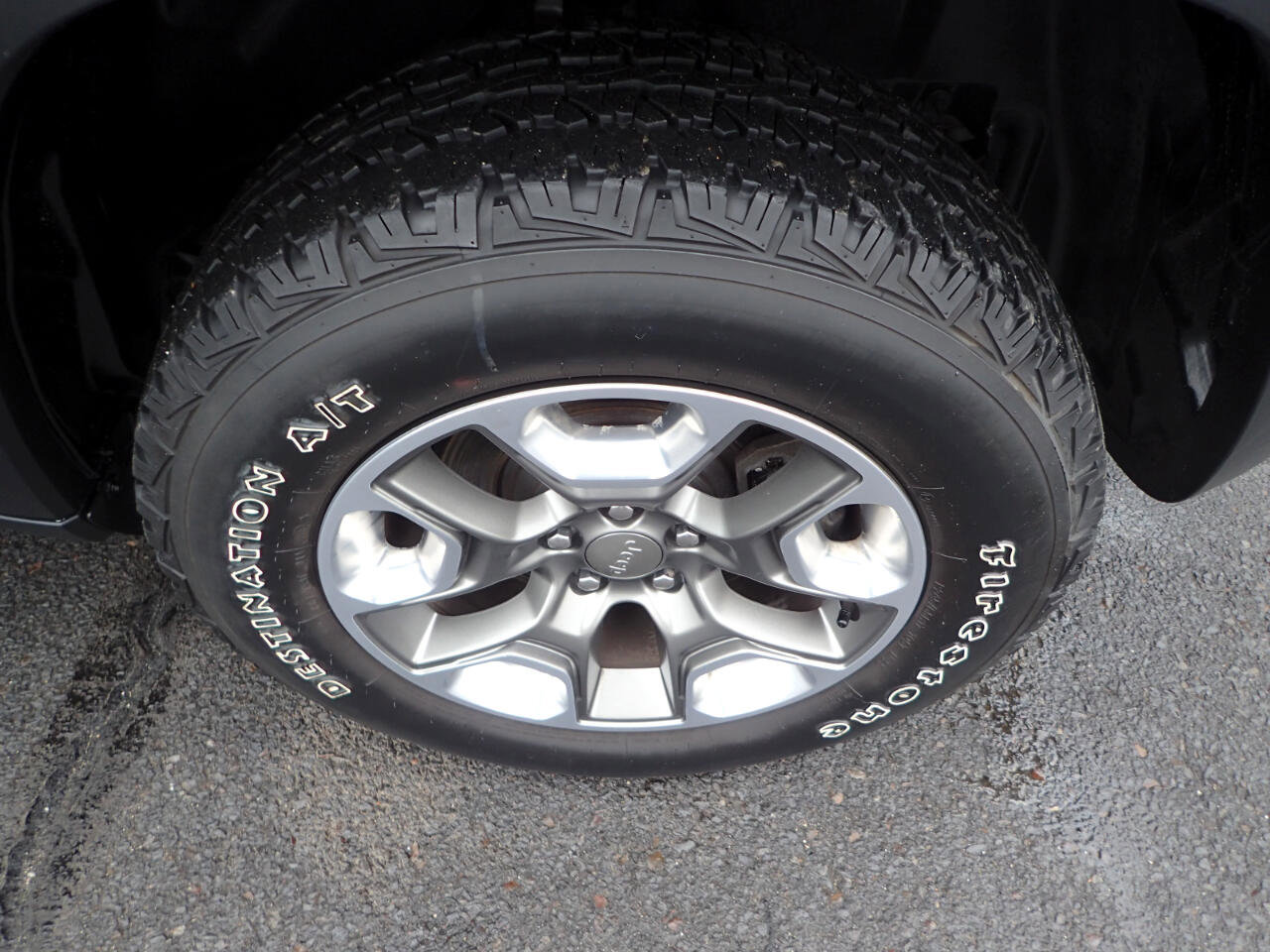 Used 2019 Jeep Cherokee Trailhawk image 25