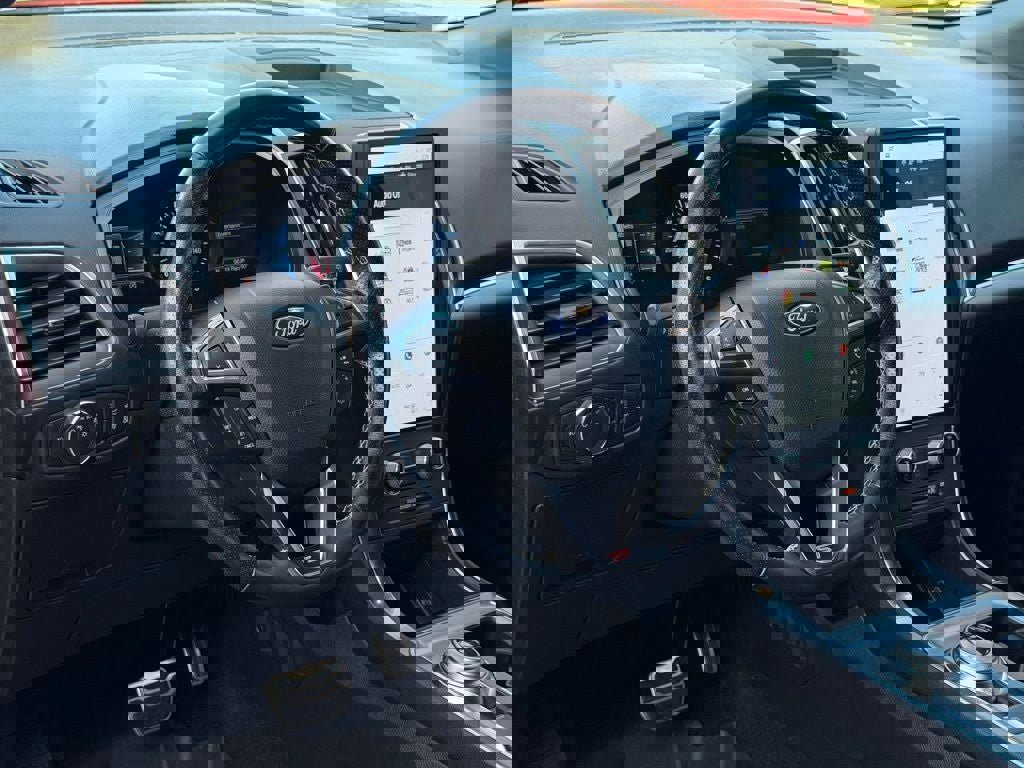 Certified 2022 Ford Edge ST image 9