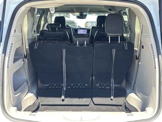 Certified 2024 Chrysler Pacifica Touring-L image 16