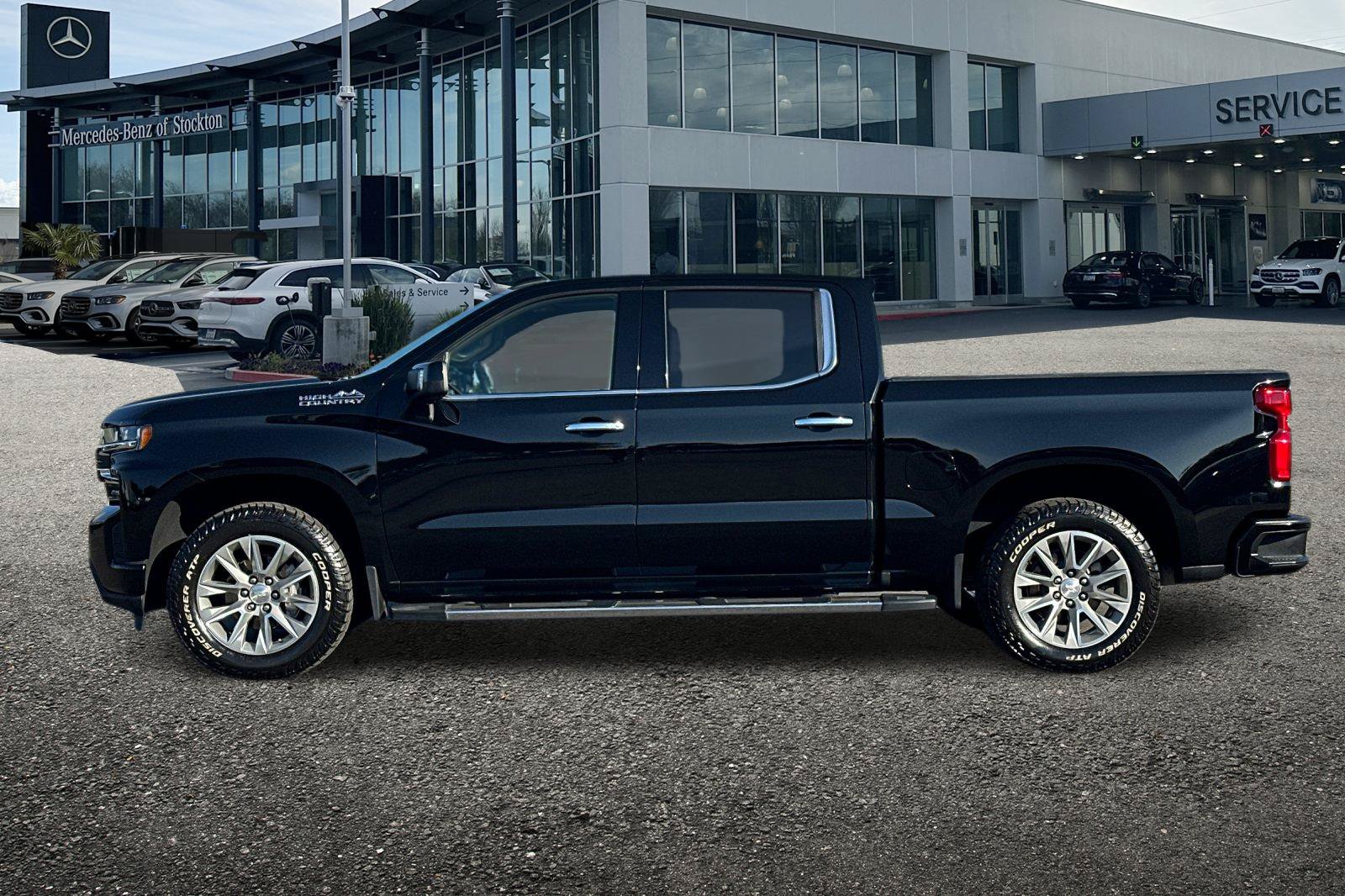 Used 2020 Chevrolet Silverado 1500 High Country w/ Technology Package AWD/4WD image 7