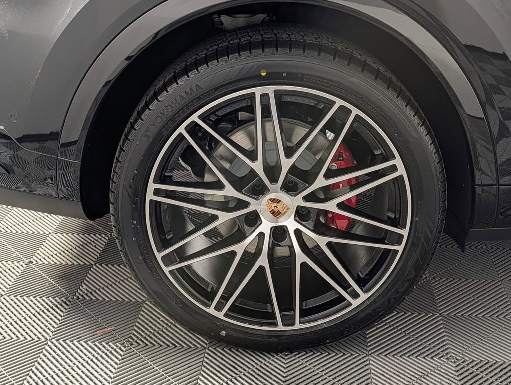 New 2026 Porsche Cayenne S image 13