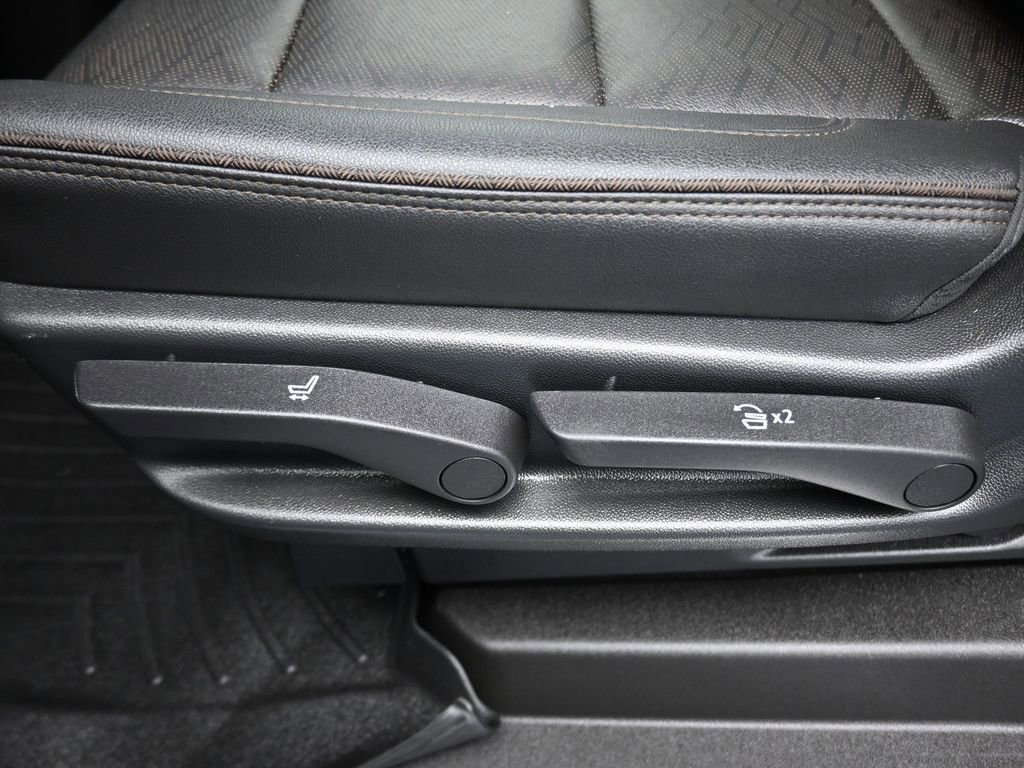 Used 2021 Chevrolet Suburban High Country image 42