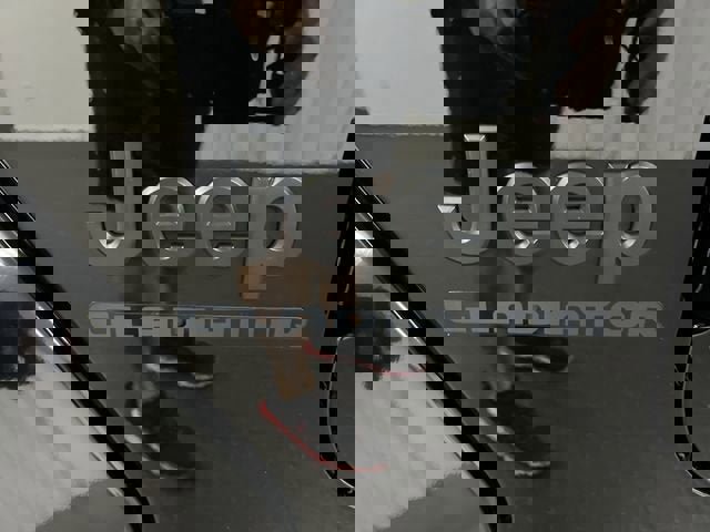 Used 2022 Jeep Gladiator Sport image 31