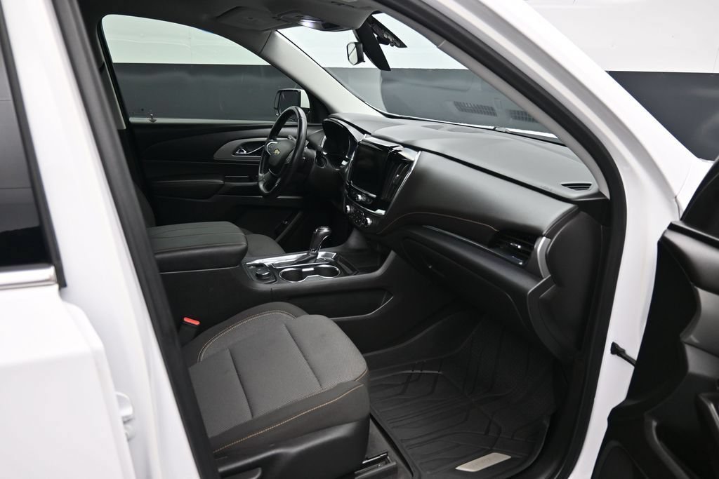 Used 2020 Chevrolet Traverse LT FWD image 12