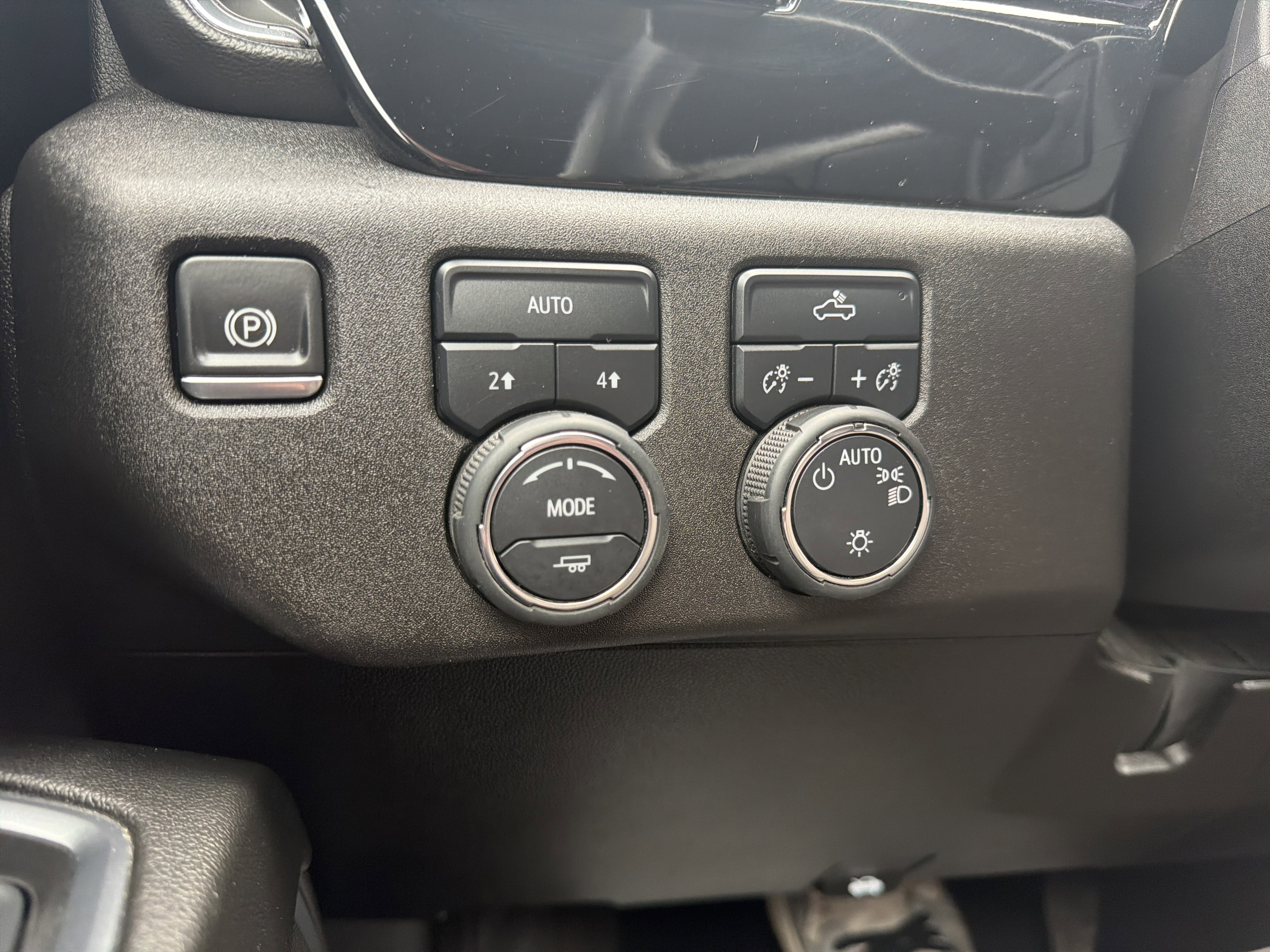 Used 2025 Chevrolet Silverado 1500 LT image 30