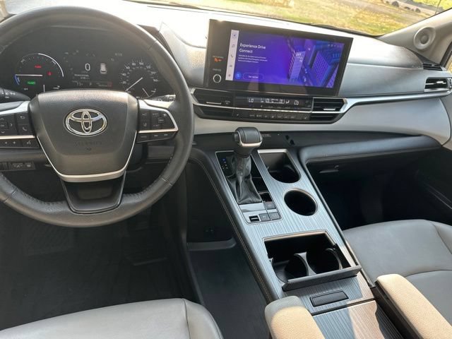 Used 2025 Toyota Sienna XLE w/ XLE Plus Package AWD/4WD image 27