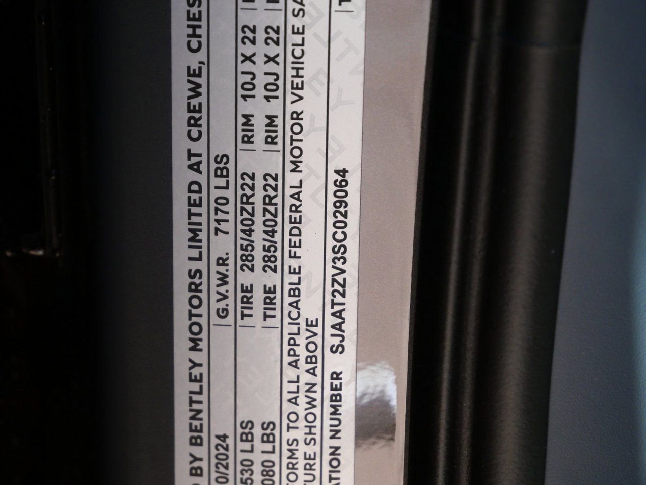 Used 2025 Bentley Bentayga image 29