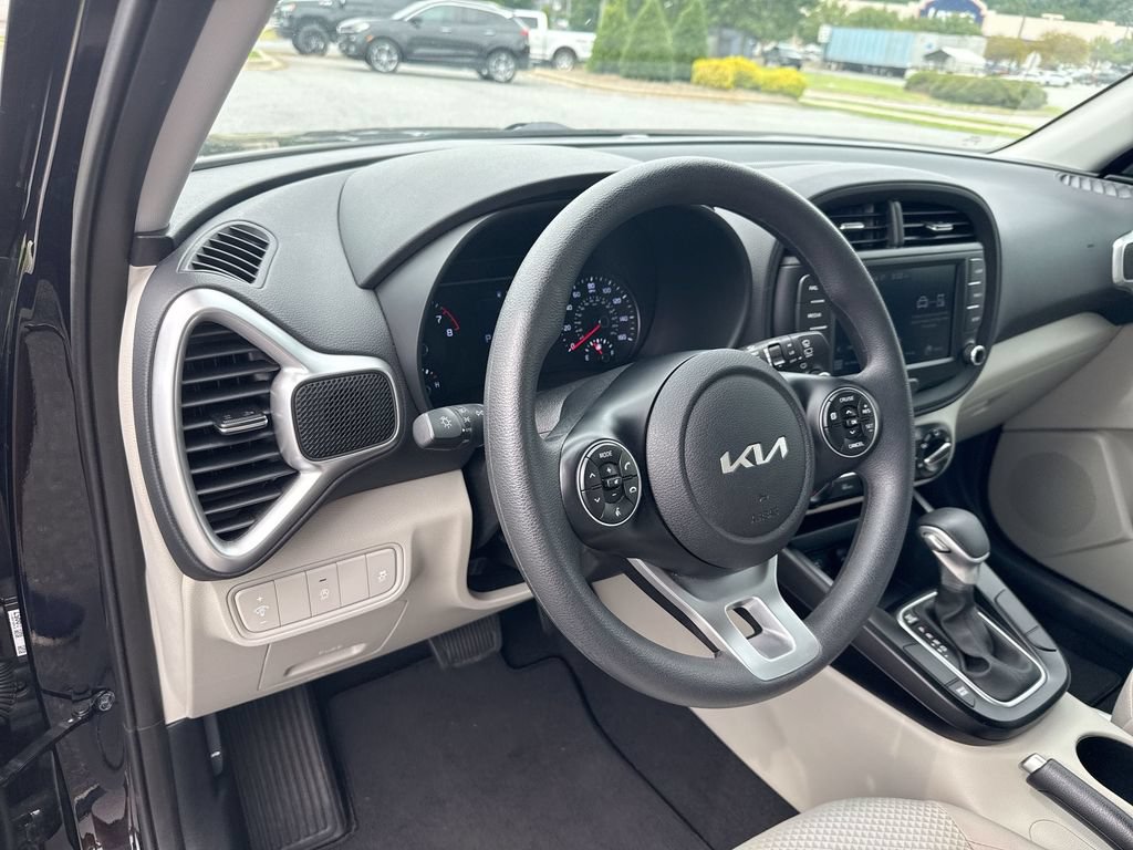 Used 2022 Kia Soul LX FWD image 34
