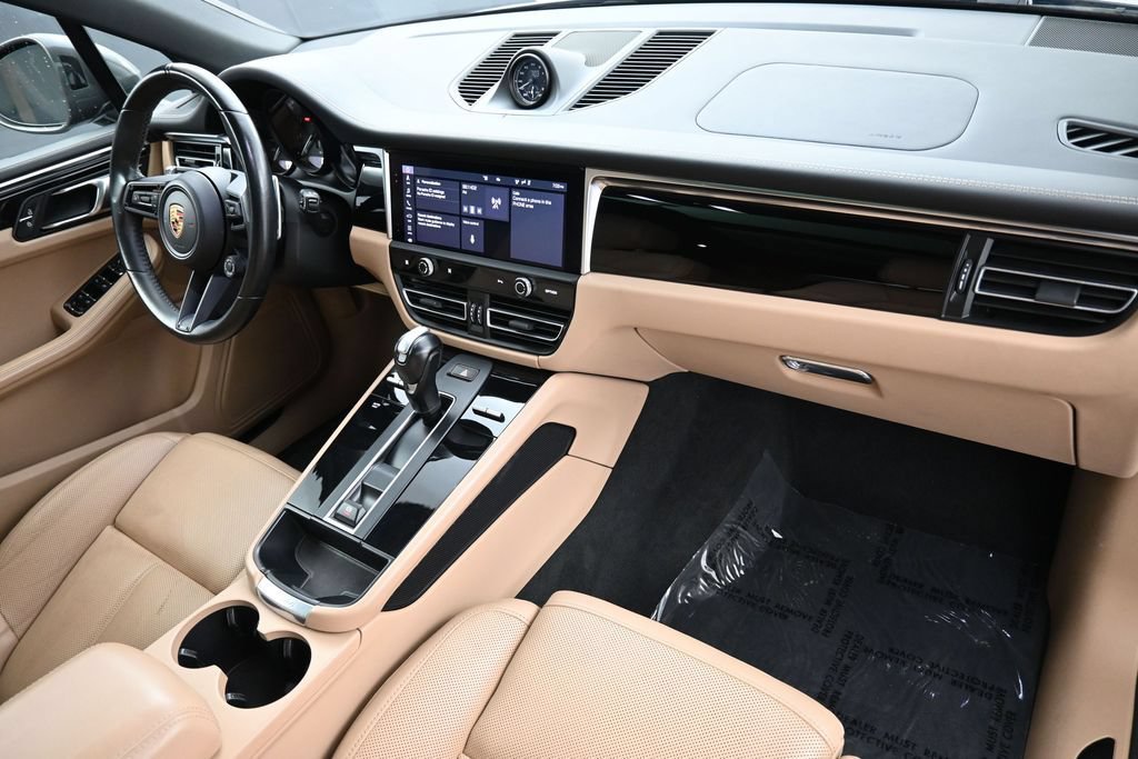 Certified 2023 Porsche Macan Turbo AWD/4WD image 29