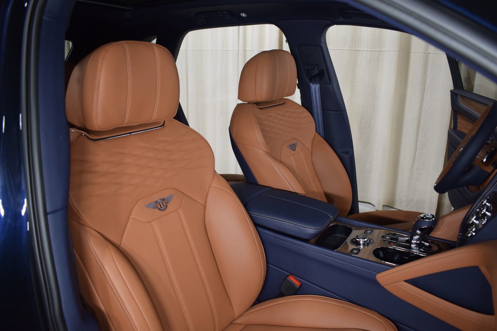 New 2026 Bentley Bentayga AWD/4WD image 25